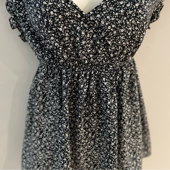 WOMANS FASHION TOP - Picture 3 of 6